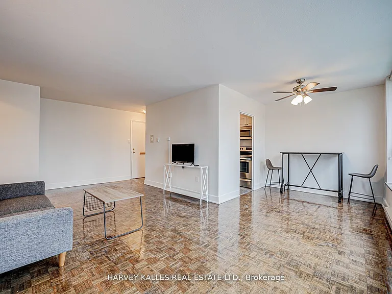 133 Erskine Ave #101 — Photo 3