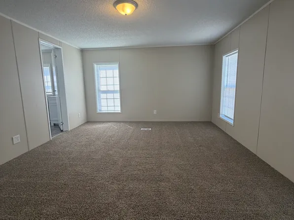 8200 Brook Dr #384, Flushing, MI 48433