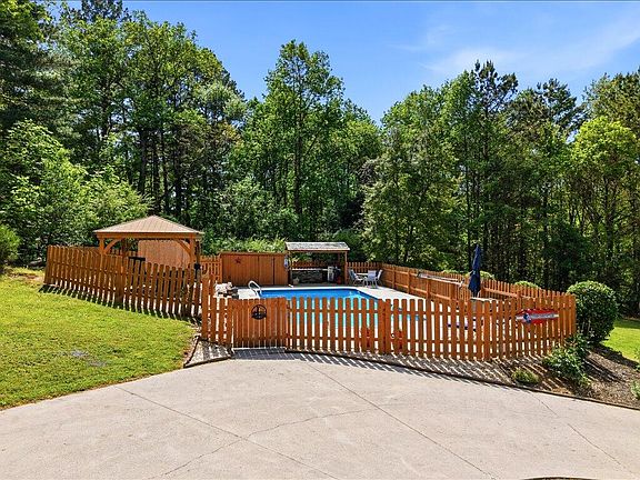 3rd image of 1734 Quailfield Ln