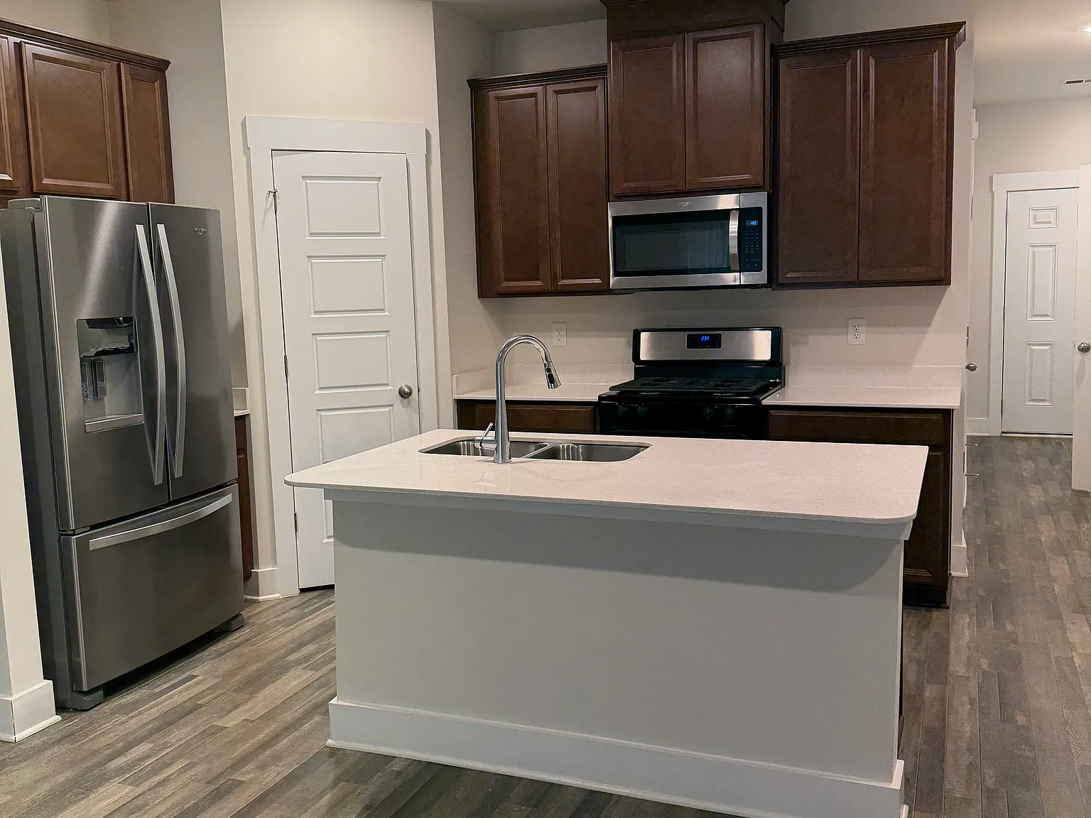 3 bed, 2.5 bath, 1450 sqft, $1,750 — Photo 3