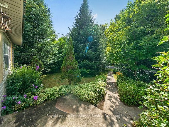 4th image of 2452 Henderson Rd