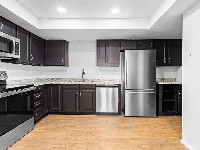 2806 Spring Valley Dr — Photo 10