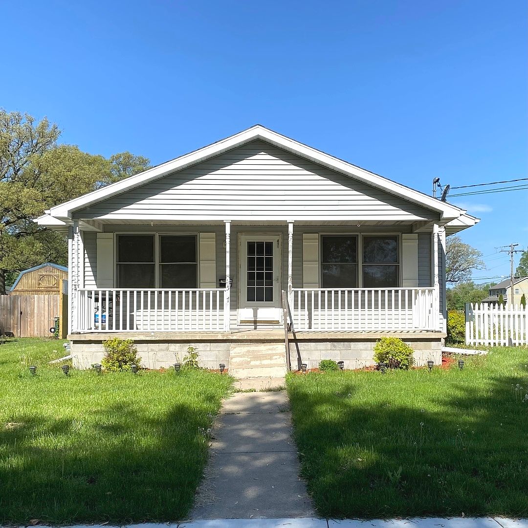 557 N 5th St, Watseka, IL 60970 Zillow