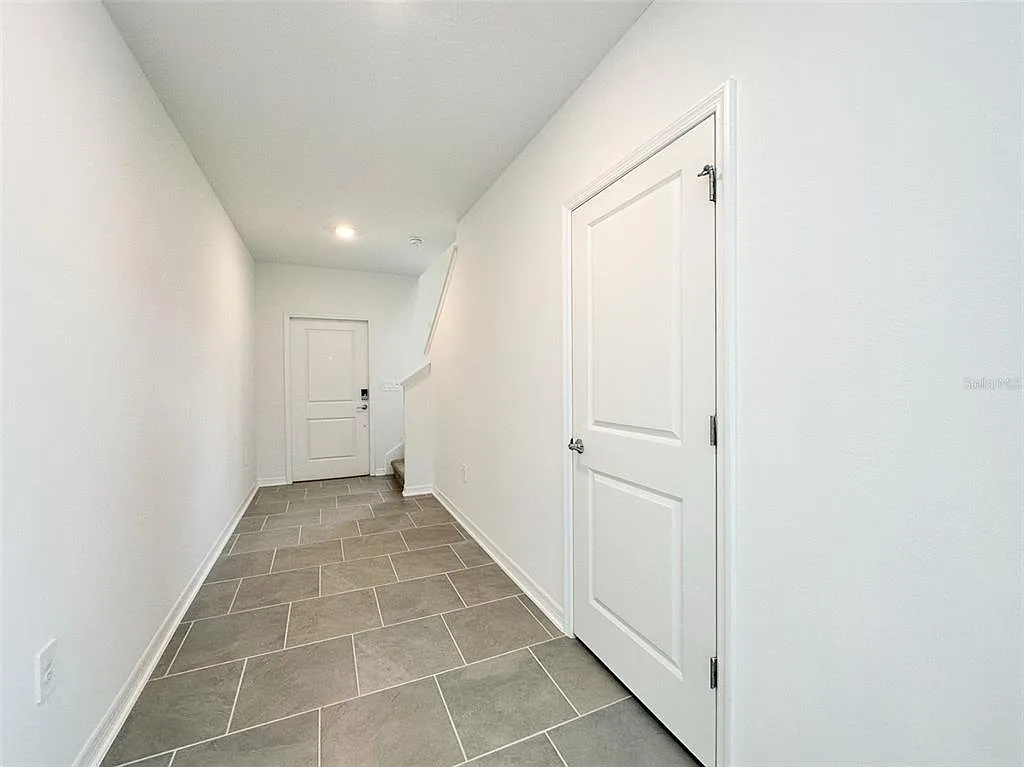 5 bed, 2.5 bath, 2254 sqft, $2,190 — Photo 4