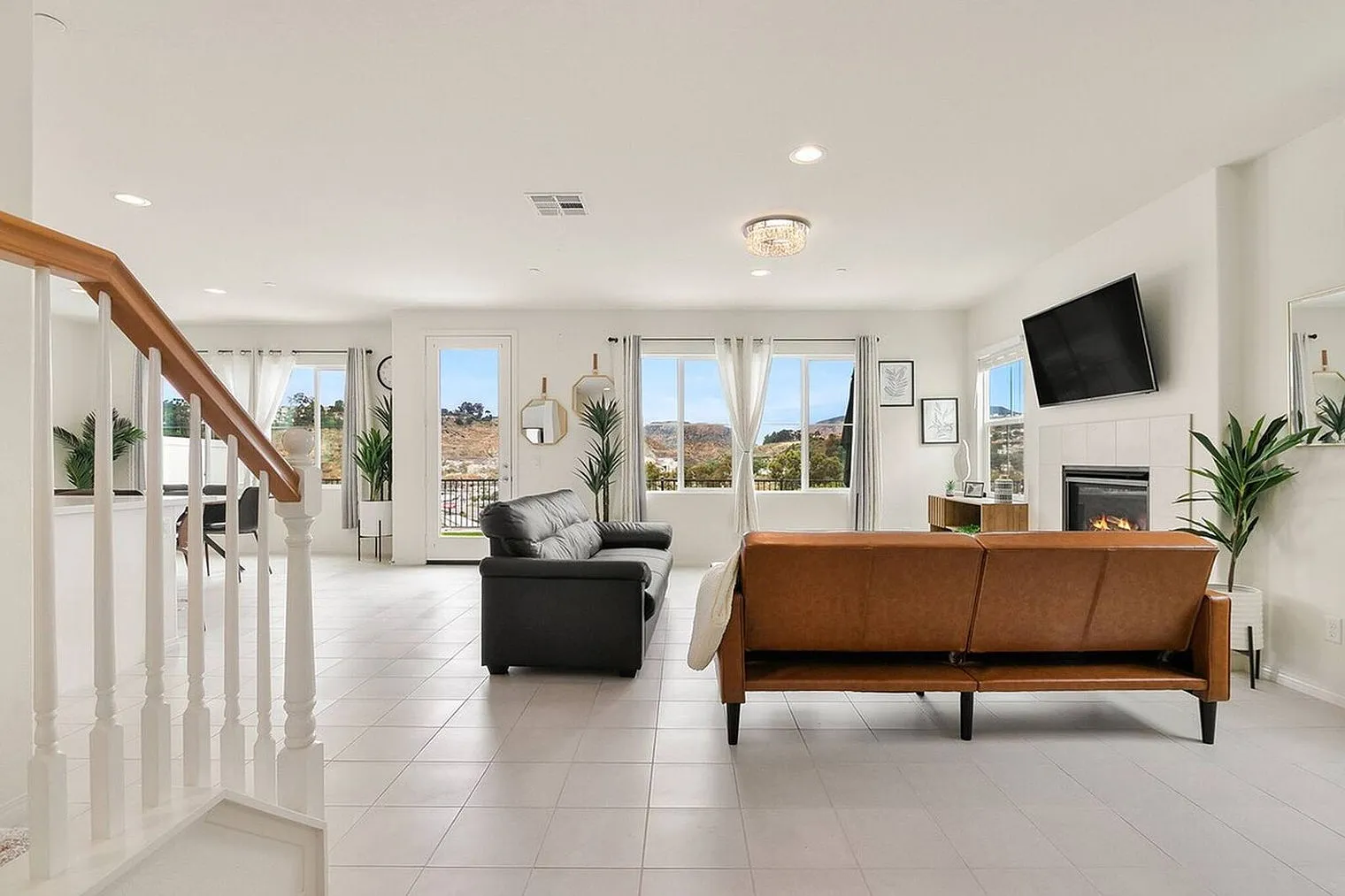 3 bed, 2.0 bath, 1937 sqft, $9,216 — Photo 4