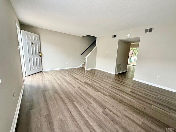 5th image of 17 Westdale Dr