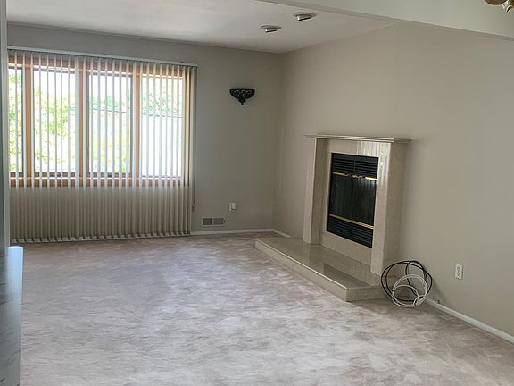 4th image of 290 Weed Ave #2F