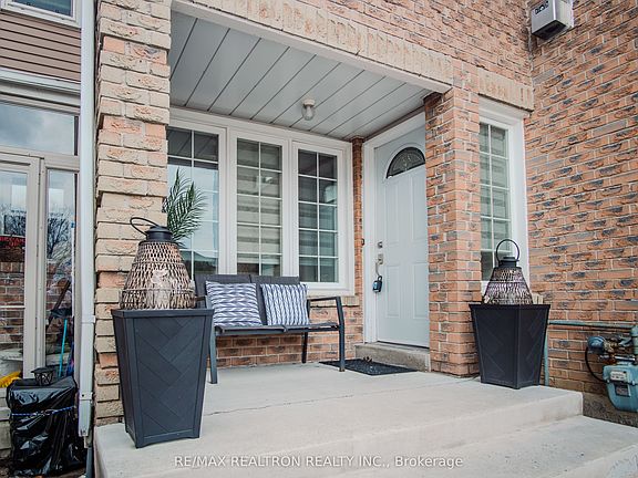 3rd image of 1039 Rowntree Cres
