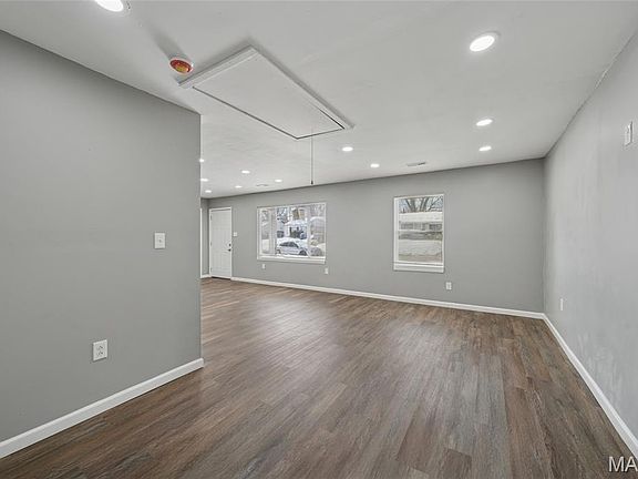 3rd image of 9820 Lorna Ln