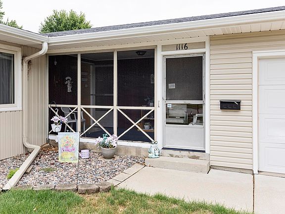 4th image of 1116 N Claremont Dr