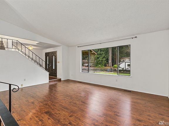 3rd image of 4113 107th Pl NE