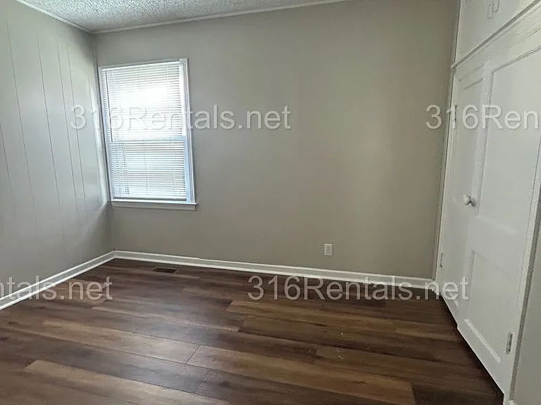 2546 S Pattie Ave — Photo 8