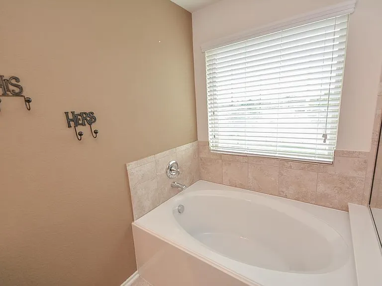 6490 Calgary Woods Ln — Photo 22