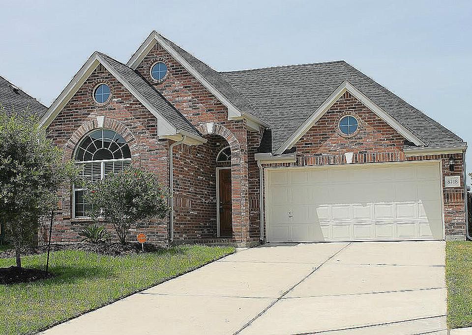 Fantastic floor plan on this gorgeous one story