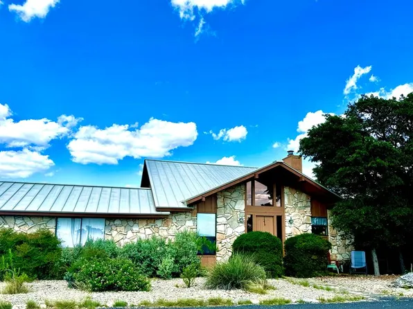 102 Alto Vista St, Kerrville, TX 78028