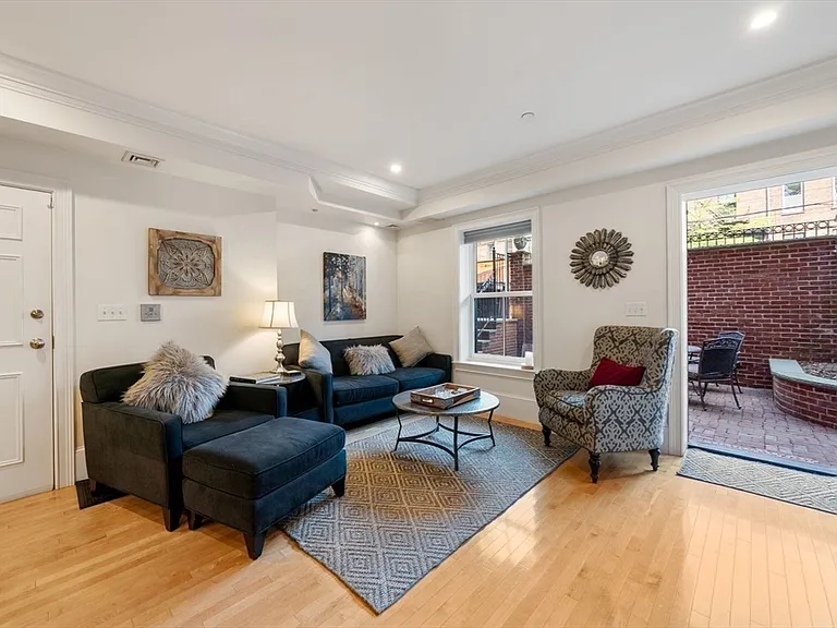349 Marlborough St #1 — Photo 4