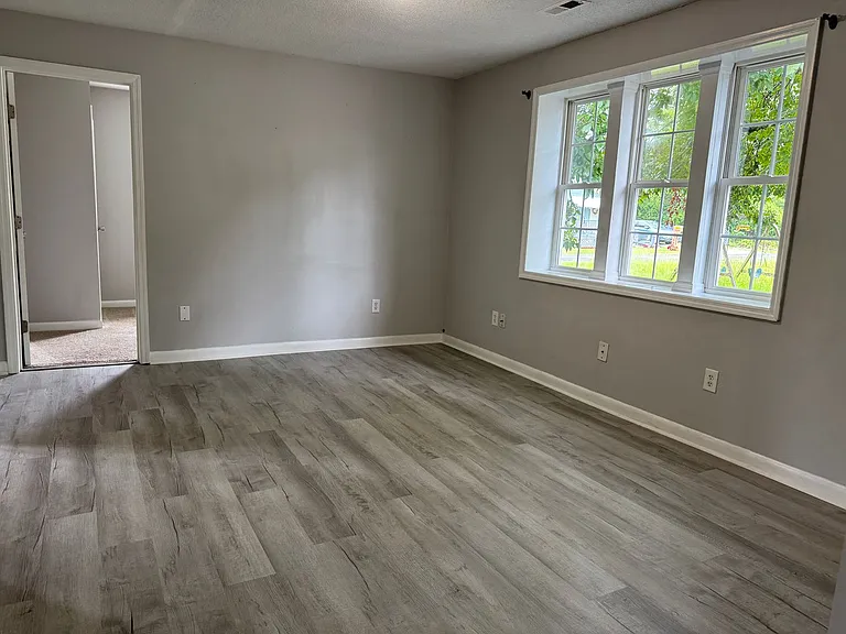 2201 Chestnut Ave — Photo 2