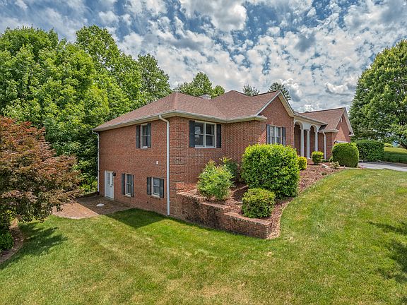 2nd image of 346 Mountain Valley Dr