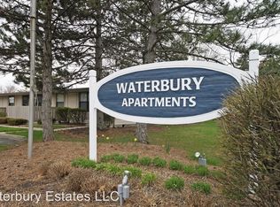 128 Waterbury Ct, Westland, MI 48186