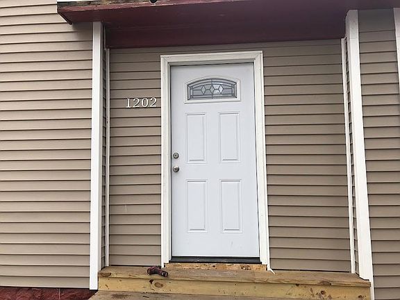 Oneida St. Lower Unit Front Entry