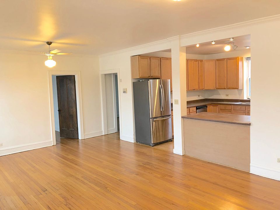 1st image of 3052 N Ashland Ave APT 3