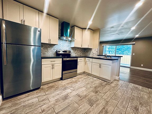2nd image of 25013-25021 Cypress Ave #4