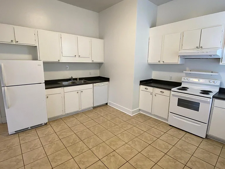 421 E Duffy St #A — Photo 10
