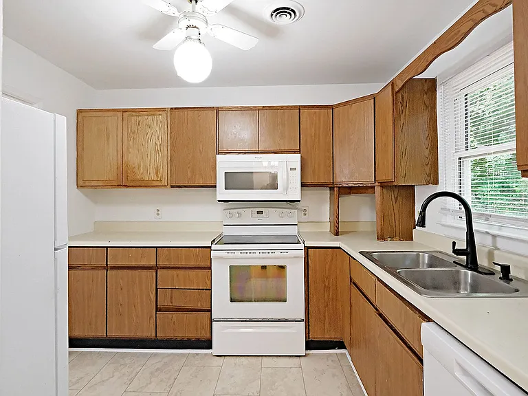 205 Saint Ives Rd — Photo 9