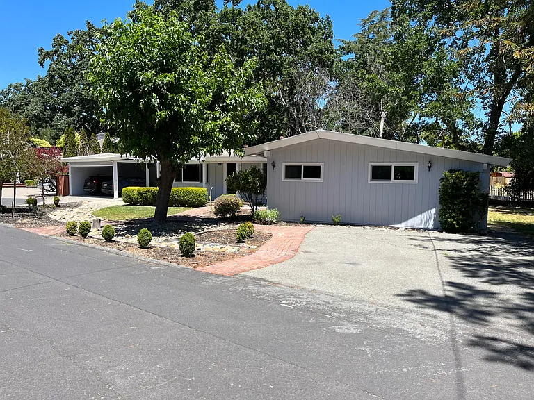 24 Del Rosa Ct — Photo 2