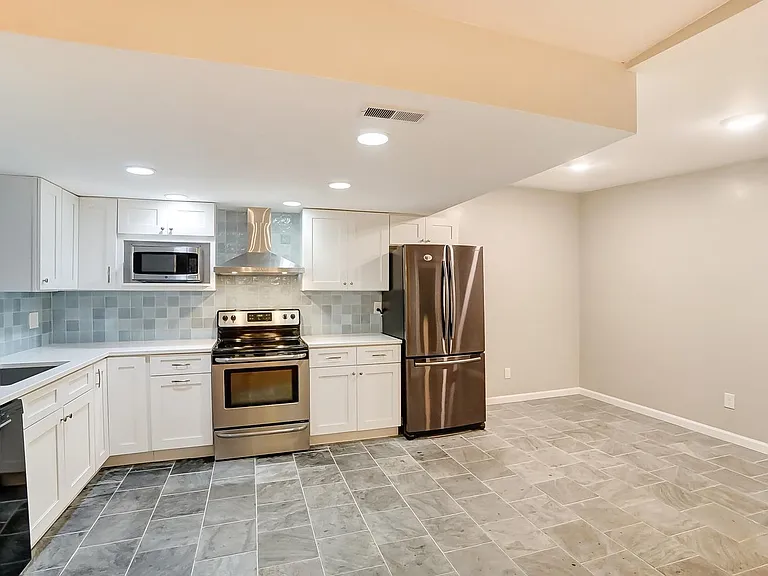 114 E Corry St — Photo 13