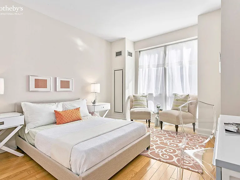 350 W 42nd St #9L — Photo 5