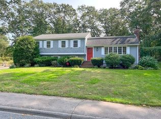 12 Lantern Ln, Medfield, MA 02052