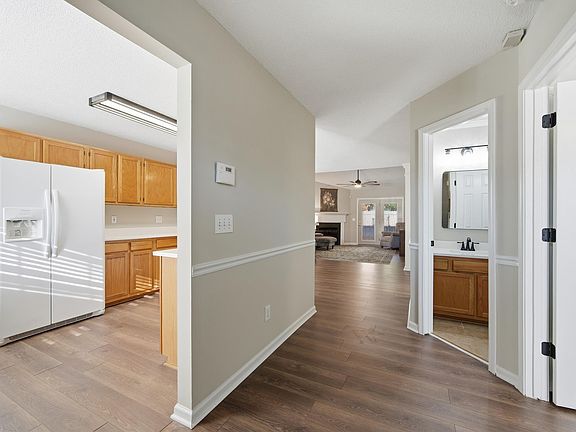 5th image of 113 Huntington Cir