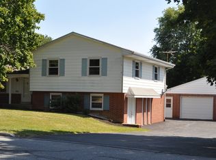 1018 E Maple St, Palmyra, PA 17078
