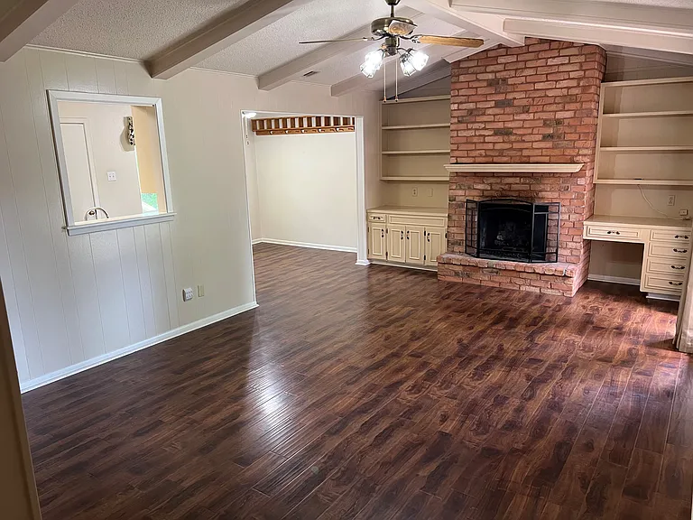 1918 Courtney Dr — Photo 3