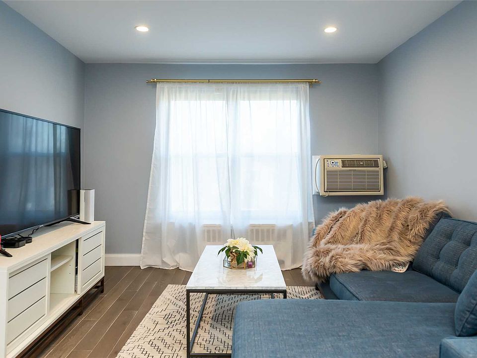 1st image of 4 W Mill Dr APT 3E