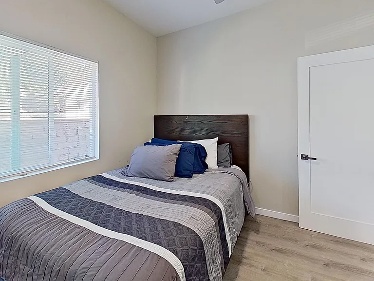 4929 College Ave — Photo 22