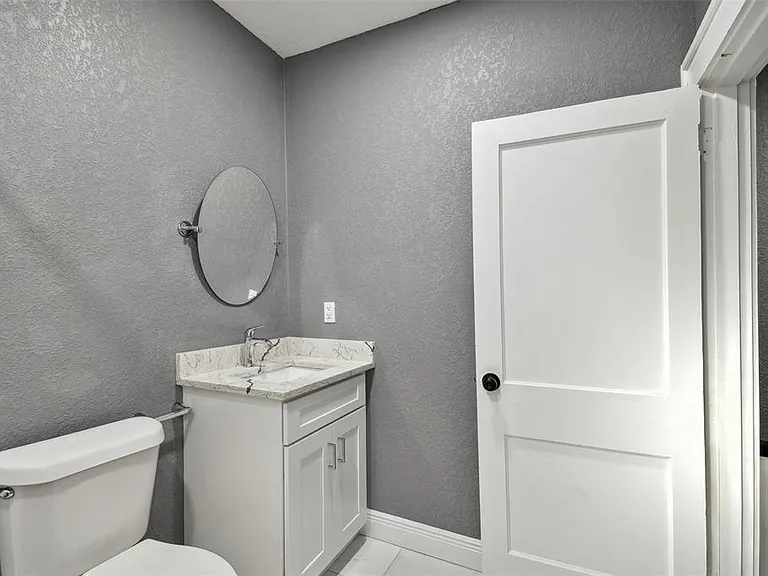 6810 N Navin Ave — Photo 45