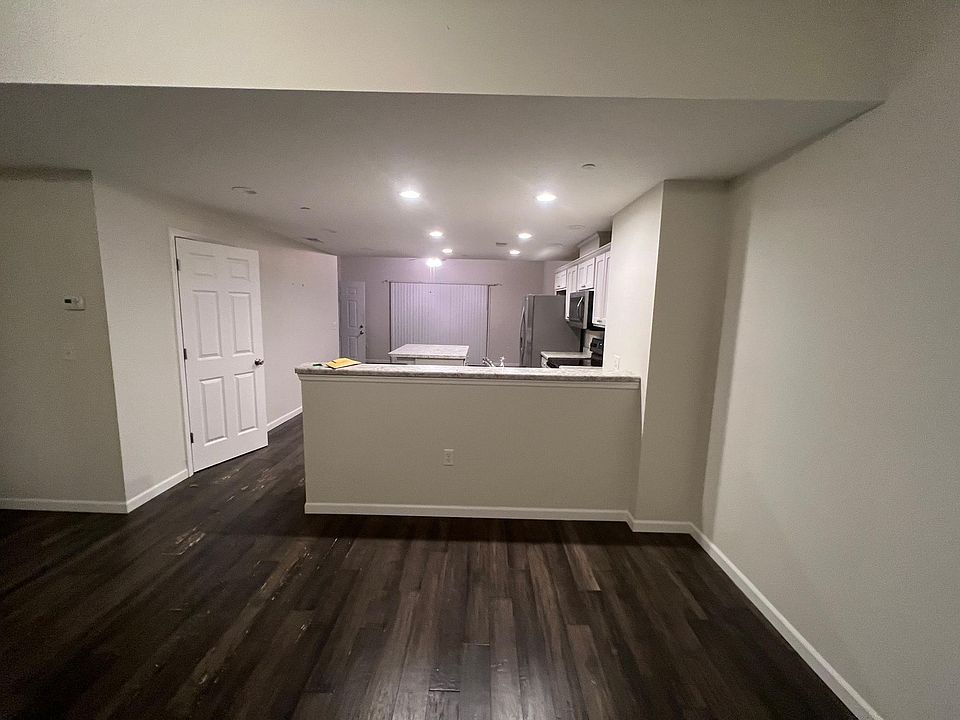 Entryway/kitchen