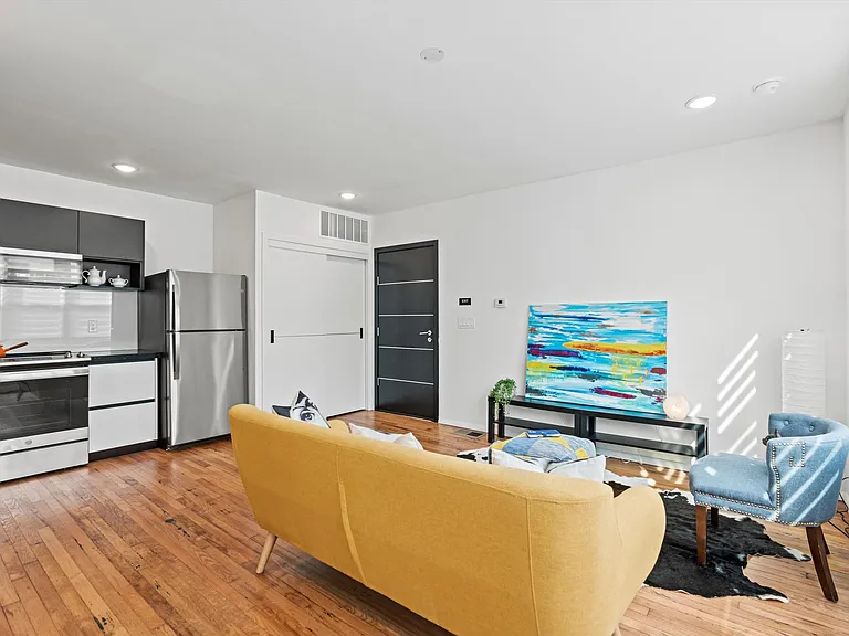 1504 Perry St #207 — Photo 3