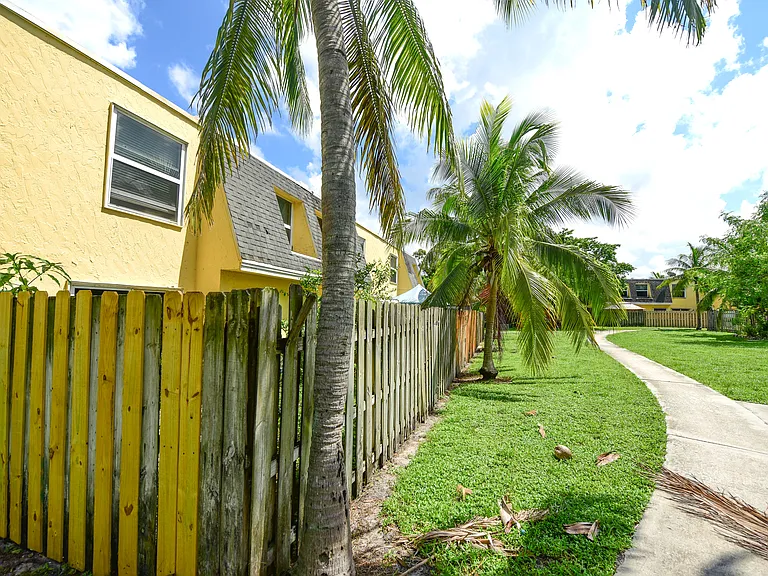 Pelican Pointe — Photo 15