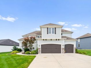 933 Bridgeshire Dr, Raymore, MO 64083