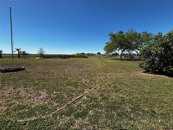 3rd image of 137 Harbor Cir