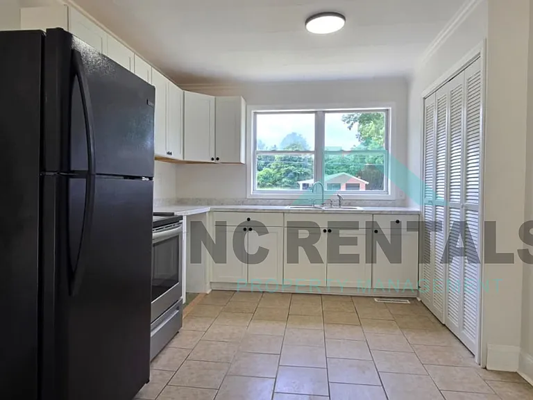 312 Walter Chambers St — Photo 7