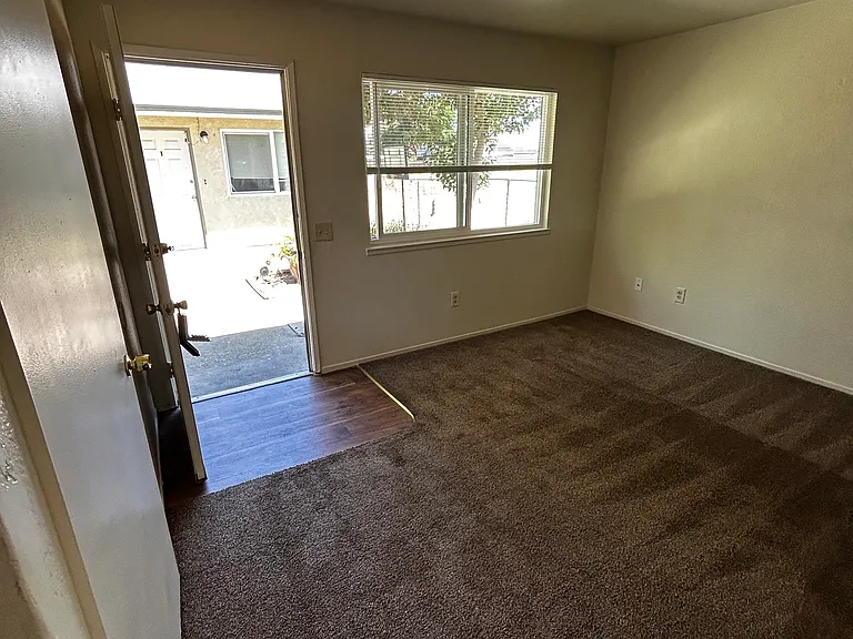5820 9th St #B — Photo 3