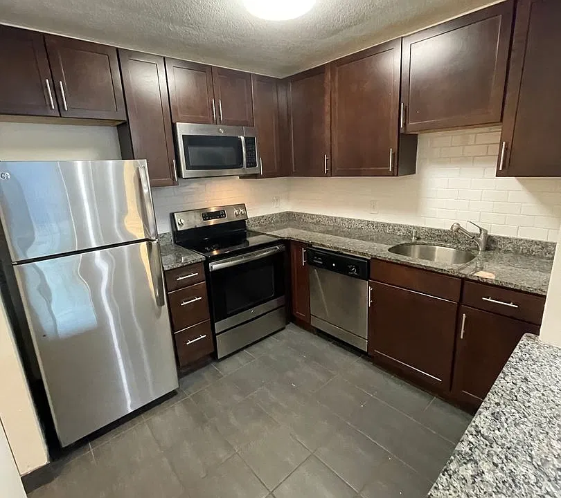 28A Whites Ave #3
