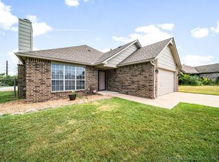 11601 S Fir Ct, Jenks, OK 74037