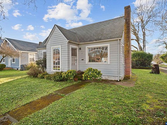 2nd image of 923 SW Ellis St