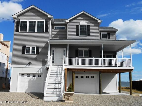 2nd image of 683 Bayview Dr