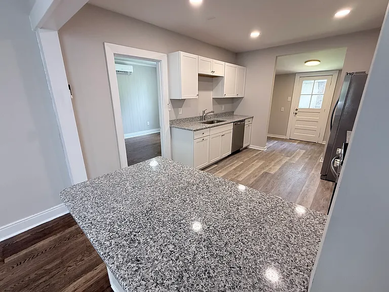 3434 Parkwood Ave — Photo 5
